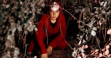 "طوكيو العرب" فى القناطر ببدلة وماسك "La Casa De Papel".. اعرف الحكاية