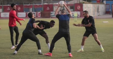 استقبال خاص من لاعبى الأهلى للوافد الجديد "ميكسونى".. صور