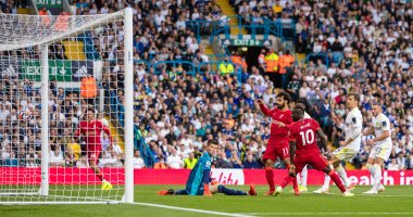 محمد صلاح يقود ليفربول للفوز على ليدز بثلاثية وتصدر الدوري الإنجليزي