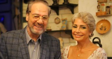 سوسن بدر وأحمد فؤاد سليم × صورة من كواليس مسلسل "ورا كل باب"