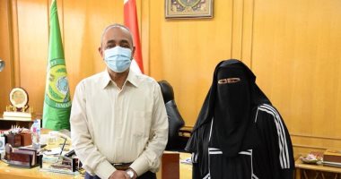 محافظ الإسماعيلية يستقبل حالة إنسانية استجابة لـ"اليوم السابع" ويمنحها وحدة سكنية