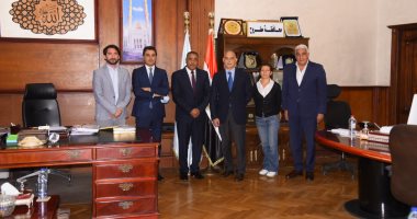 محافظ مطروح يستقبل وفد شركة "إينى" للبترول لبحث التعاون المشترك.. صور
