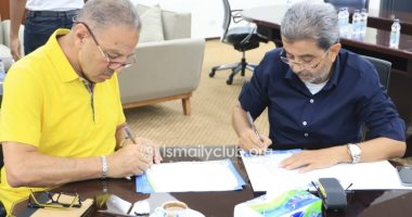 طلعت يوسف يوقع عقود تدريب الإسماعيلى لمدة موسم.. فيديو وصور