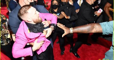 صورة تتسبب فى خناقة بين كونور ماكجريجور وماشين جان كيلى بحفل mtv   