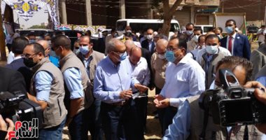 رئيس الوزراء يتفقد مشروعات "حياة كريمة" بالقليوبية.. ويؤكد: حريصون على متابعة تنفيذ المشروعات بالمبادرة أولا بأول لتذليل أي عقبات طبقا لتوجيهات الرئيس السيسى.. الجزار: التنفيذ طبقا لأعلى مستويات الكفاءة والجودة
