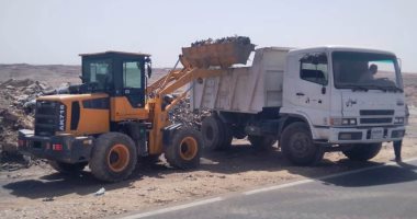 محافظ أسوان: إحالة موظف أمن حى الصداقة للتحقيق ورفع 300 طن قمامة
