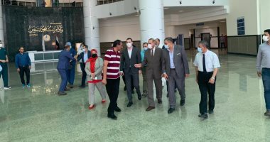 محافظ كفر الشيخ ونائبه يطمئنان على حالتين من مصابى لاعبى كرة السرعة