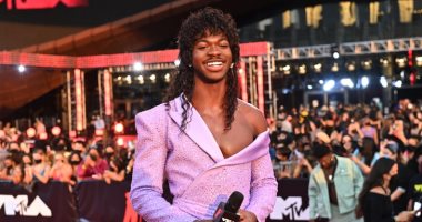 من حفل mtv إلى الجولدن جلوب و Met Gala .. أغرب إطلالات الرابر ليل ناز إكس