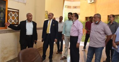 وفد "القومية للبريد" يعاين موقع إنشاء مكتب بجامعة الأقصر.. صور