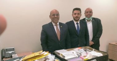 جمارك مطار القاهرة تحبط تهريب كمية من مستحضرات التجميل والسجائر والتبغ