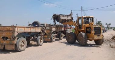 محافظ المنيا يوجه برفع تراكمات القمامة بقرية دير الجرنوس فى مغاغة.. صور