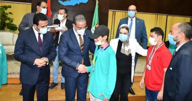 محافظ الفيوم يكرّم أبطال الرياضة والطلائع الفائزين بالمراكز الأولى على الجمهورية