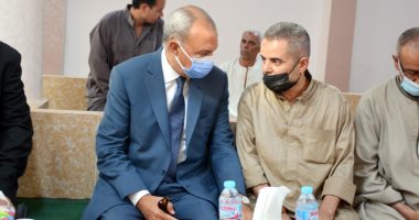 محافظ القليوبية يقدم العزاء لأسرة شهيد الواجب الوطنى محمد صلاح