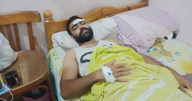 مشهد بطولى لمدرس فى المنوفية.. "أحمد" أنقذ طفلتين من الموت أسفل عجلات القطار.. ممنوع من التحرك بسبب كسور فى الضلوع.. المعلم: ما فعلته واجب وأى حد مكانى هيعمل أكثر من كده..فيديو وصور