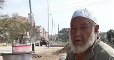 مات له 11 ابنا ولسه بيضحك .. أبو راجح 70 سنة بيعمل أحلى كوباية شاى على طريق الزقازيق.. لايف
