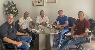 كيروش وجهاز المنتخب يحضرون مباراة السوبر بين الأهلى والطلائع ببرج العرب