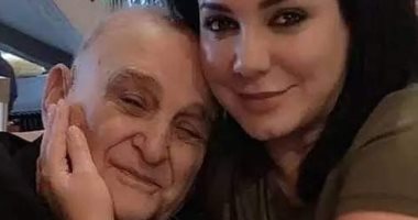 وفاة والد الفنانة السورية سلاف فواخرجي ونقابة فنانى سوريا تقدم العزاء للنجمة