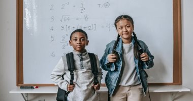 إزاى تخلى طفلك أنيق وهو رايح المدرسة؟.. 4 حاجات لازم تهتمى بيهم