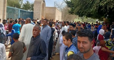 دعاء وتلاوة قرآن.. أهالى قرية أبو رقبة يردون الجميل للراحل محمود العربى "فيديو"