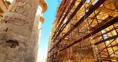 أمين الأعلى للآثار يعلن انتهاء ترميم 5 أعمدة بالصالة الكبرى فى الكرنك.. صور