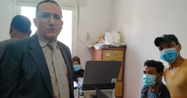 مدير الطب البيطرى بالأقصر يتابع تطعيمات كورونا للعاملين بالإدارات.. صور