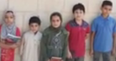 أطفال الجنة يحملون القرآن الكريم ويواصلون الدعاء على قبر محمود العربى بالمنوفية.. لايف