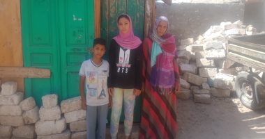 قصة كفاح جديدة بطلتها سيدة من المنيا.. "هبة" اقترضت لعمل مشروع لتساعد زوجها المريض وتربى أطفالها بعد تهدم منزلهم بسبب المياه الجوفية.. وتؤكد: لن أحرمهم من التعليم.. ونسكن فى عشة وحلمى إعادة بناء المنزل.. فيديو