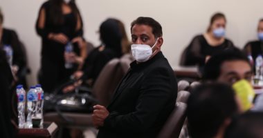 طارق مصطفى وياسر ريان فى عزاء والدة هانى رمزى