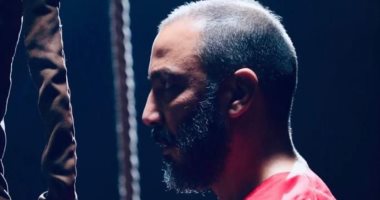 طارق لطفى بـ"بدلة الإعدام" فى ليلة السقوط