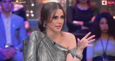 "درة" تكشف سر بكائها يوم فرحها.. وتؤكد: يوسف شاهين رشحنى لـ"هى فوضى"