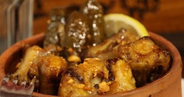 طريقة عمل طاجن ورق العنب بالكوارع