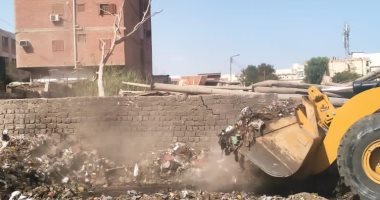 رفع 10 آلاف طن قمامة وإزالة 918 حالة إشغالات فى حملات بالفيوم.. صور