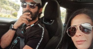 عازمها على الفطار.. أحمد حلمى بالذقن مع منى زكى فى أحدث ظهور لهما معا