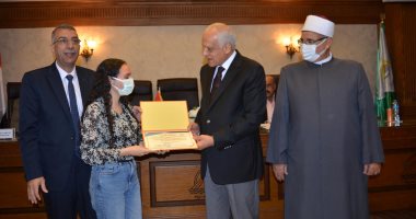 محافظ الجيزة يكرم أوائل الثانوية العامة والأزهرية والدبلومات الفنية.. صور
