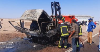 اشتعال النيران بسيارة نقل محملة بأجهزة رياضية بطريق غارب الغردقة دون إصابات.. صور