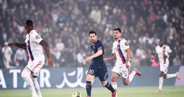 الكرة تعاند ميسى في شوط سلبي بين باريس سان جيرمان ضد ليون بـ الدوري الفرنسي