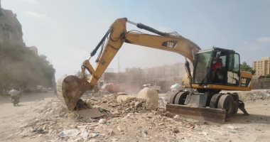 نظافة الجيزة تطهر مخرات السيل بالمعادى استعدادا للأمطار