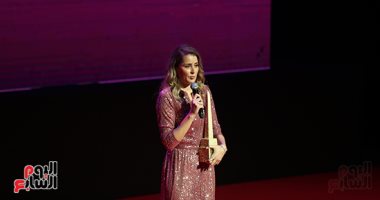 عائشة بن أحمد وأروى جودة ومنال سلامة على السجادة الحمراء لأيام القاهرة للدراما العربية