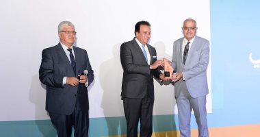جامعة المنصورة تفوز بالمركز الأول بمسابقة أفضل موقع إلكترونى للجامعات.. صور