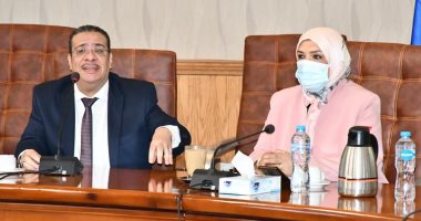 رئيس جامعة قناة السويس يجتمع بمجلس الدراسات العليا والبحوث