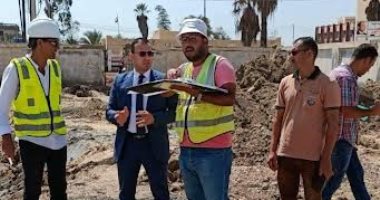 نائب محافظ دمياط يتابع العمل فى مشروعات الصرف الصحى والكبارى بـ"حياة كريمة"