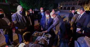 أين يعمل "صنايعية مصر"؟..من المرسم تبدأ الإبداعات (فيديو)