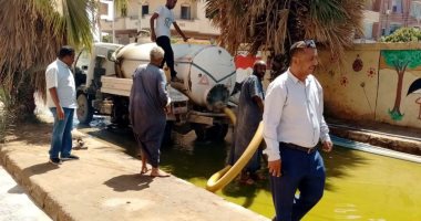 محافظ أسوان يوجه بسرعة تلبية شكوى أهالى عمارات التأمين الأهلية.. صور