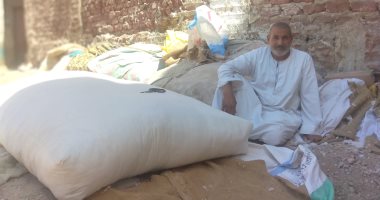 نجع حمادى.. أشهر مناطق صناعة المراتب القطن بالطريقة القديمة فى قنا "فيديو"