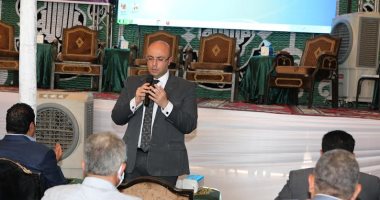 محافظ بنى سويف يقف دقيقة حداد على روح المشير طنطاوى بمؤتمر شباب اقفهص