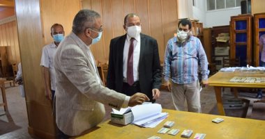 رئيس جامعة بنى سويف: بدء توقيع الكشف الطبى على الطلاب الجدد.. صور