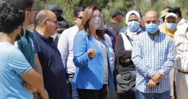 منال عوض ووفد طلاب جامعة دمياط فى زيارة تفقدية لمشروعات "حياة كريمة".. صور