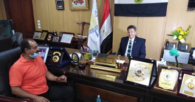 500 جنيه مكافأة لأعضاء الجهاز الإدارى بجامعة دمياط لتلقيهم لقاح كورونا