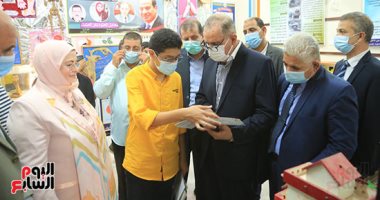 محافظ كفر الشيخ يفتتح مركز الإبداع والابتكار ويشيد بمحتوياته