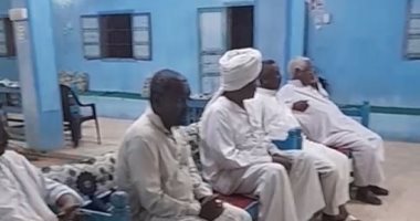 قرية المشير طنطاوى تتشح بالسواد.. وأسرته تتلقى العزاء بمسط رأسه بالنوبة "فيديو"